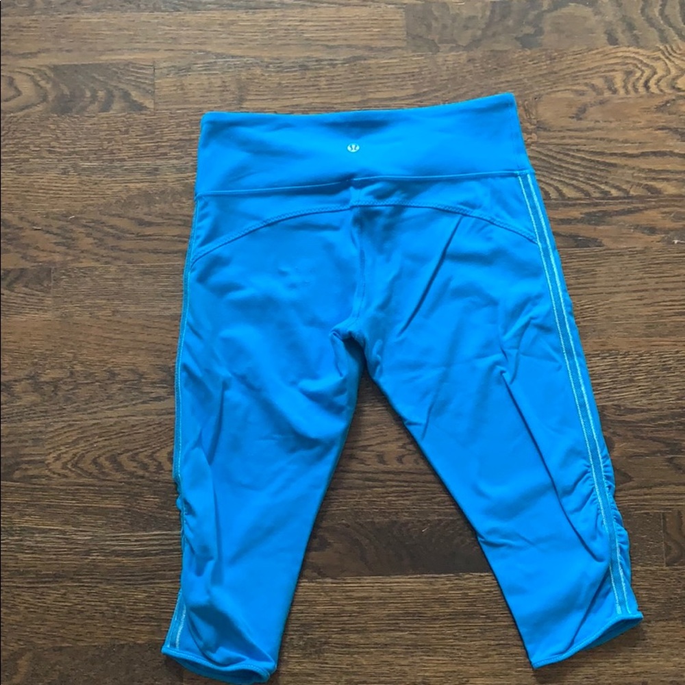 Electric blue Lululemon crop leggings